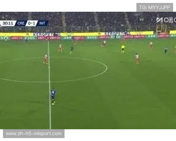 国际米兰2-0轻取克雷莫内塞，泽林斯基轰入世界波稳固榜首